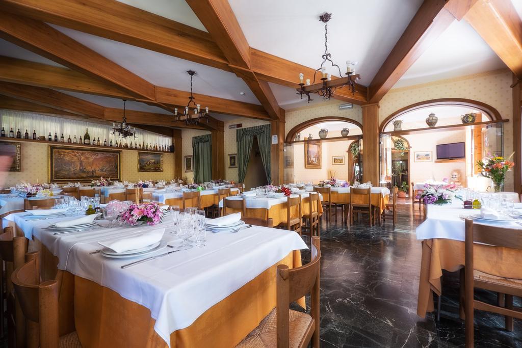 Hotel La Rosa Ronta Kültér fotó