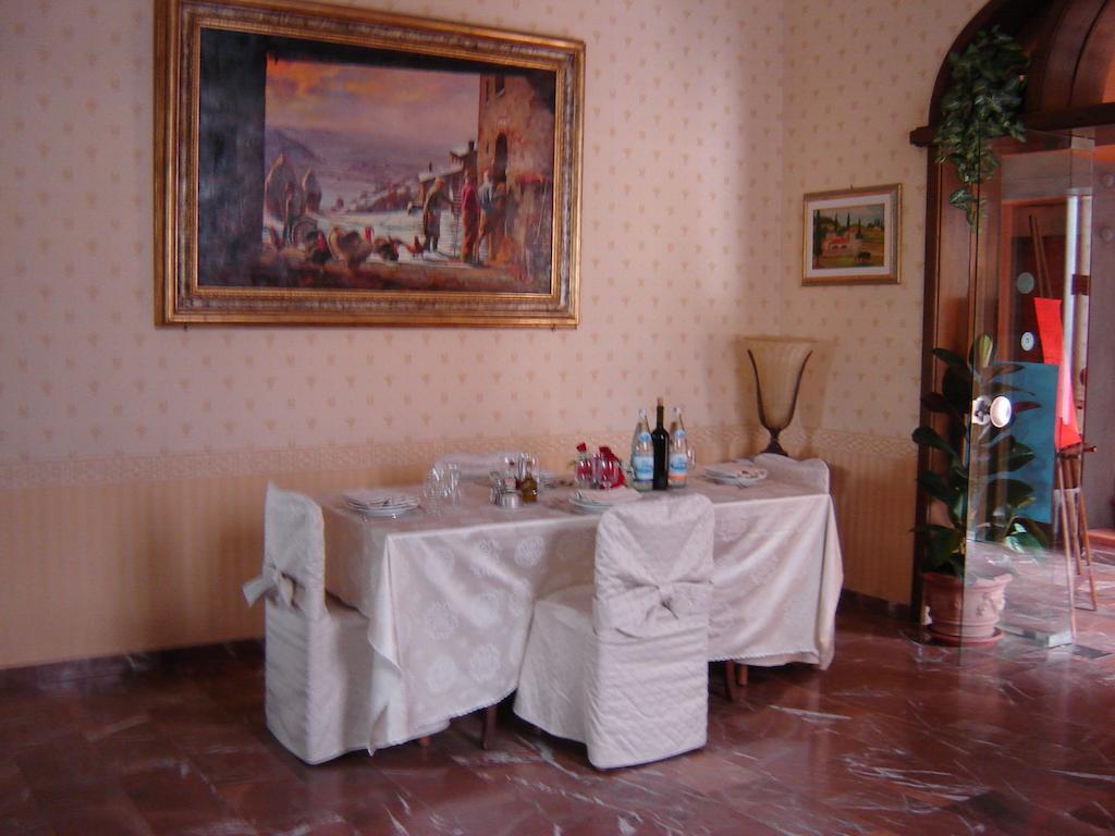 Hotel La Rosa Ronta Kültér fotó
