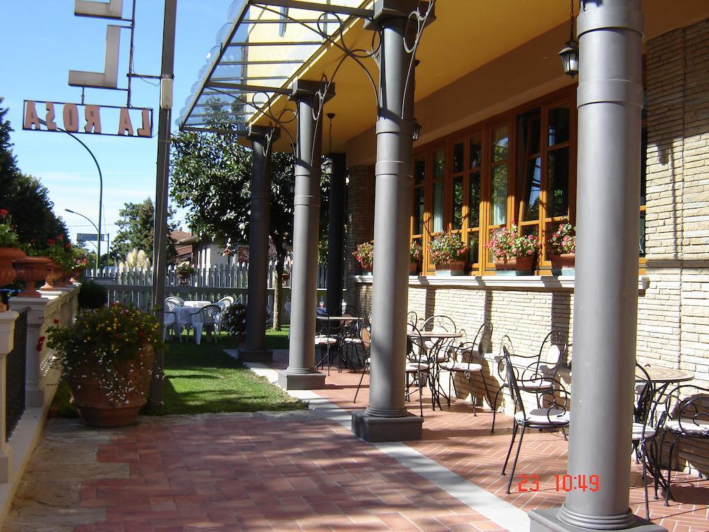 Hotel La Rosa Ronta Kültér fotó
