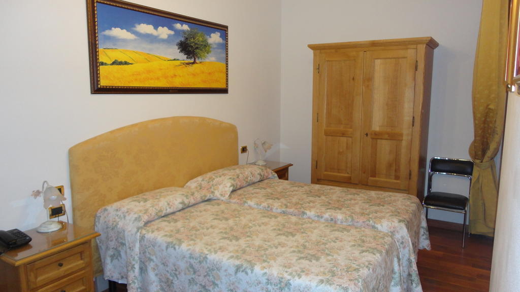 Hotel La Rosa Ronta Szoba fotó