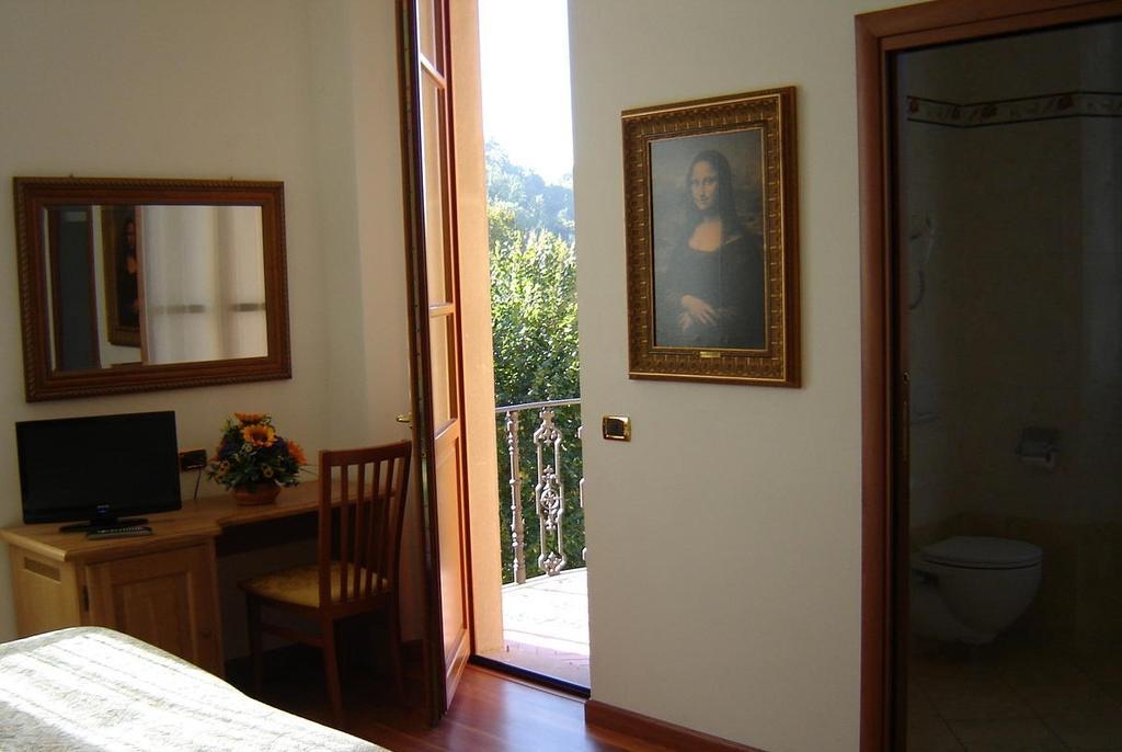 Hotel La Rosa Ronta Szoba fotó