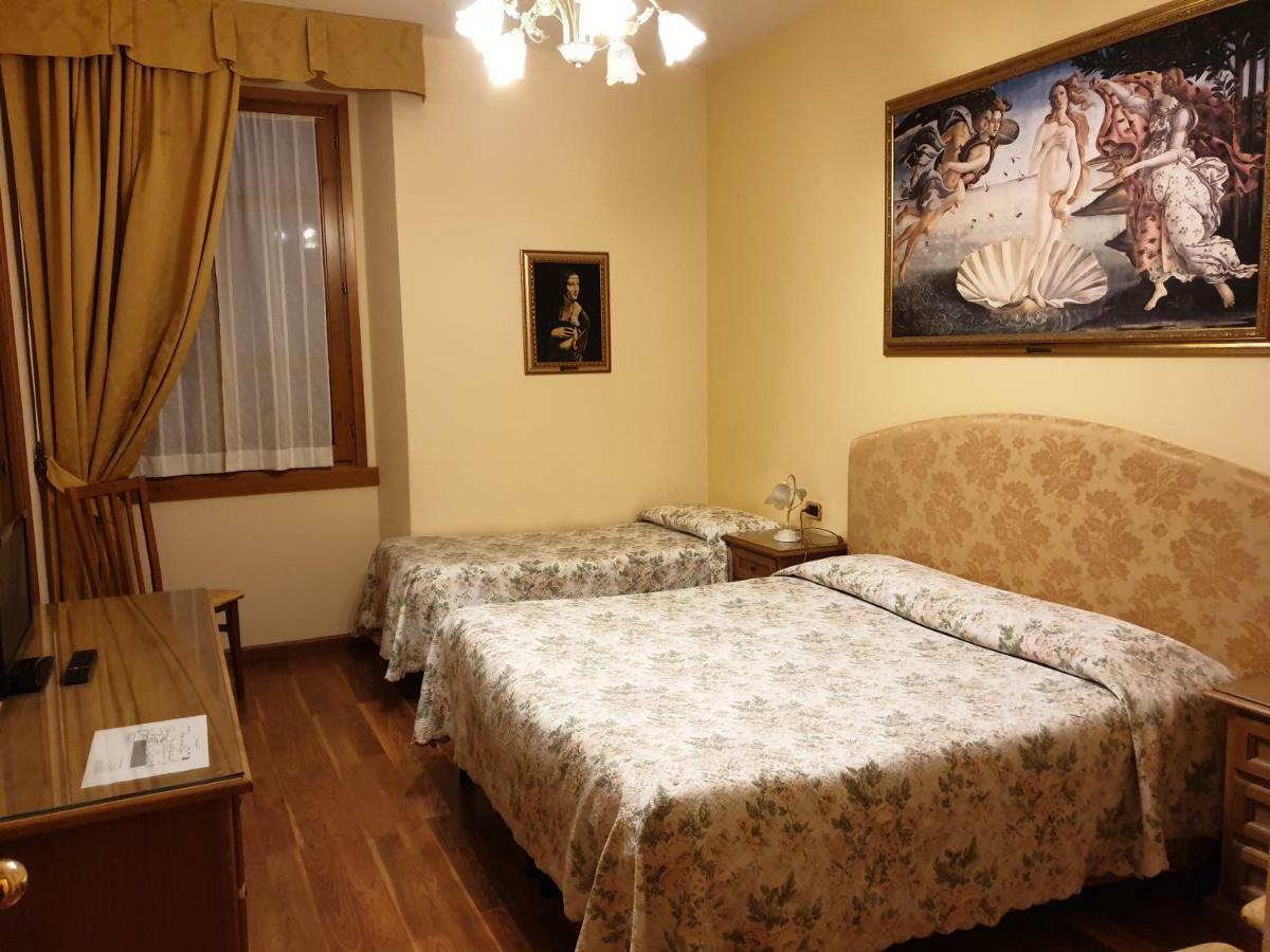 Hotel La Rosa Ronta Kültér fotó